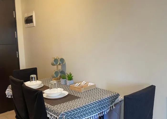Aparthotel Cluster 3, 81 Newport Blvd Near Naia T3